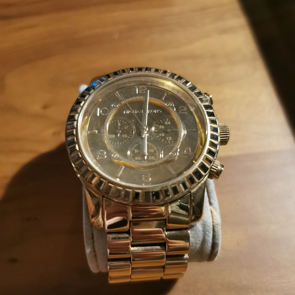 Men's gold Michael Kors watch - Picture 2 of 3